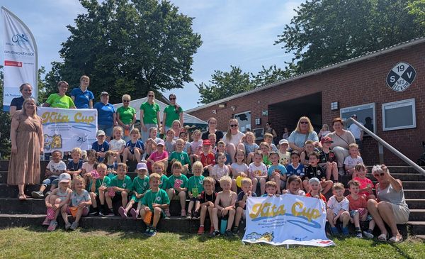 Gruppenbild der teilnehmenden Kinder des Kita Cups
